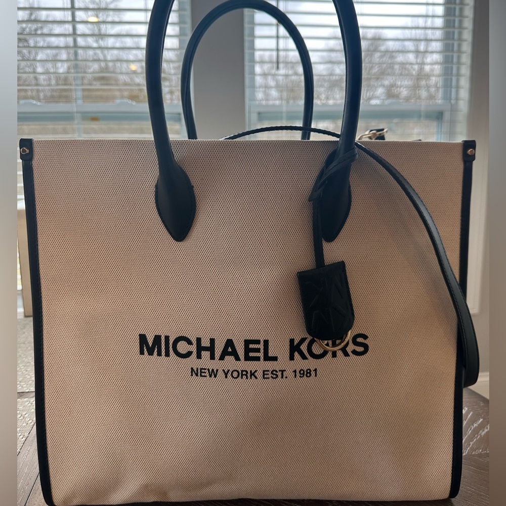 NWT Michael Kors LARGE NS Tote Mirella.